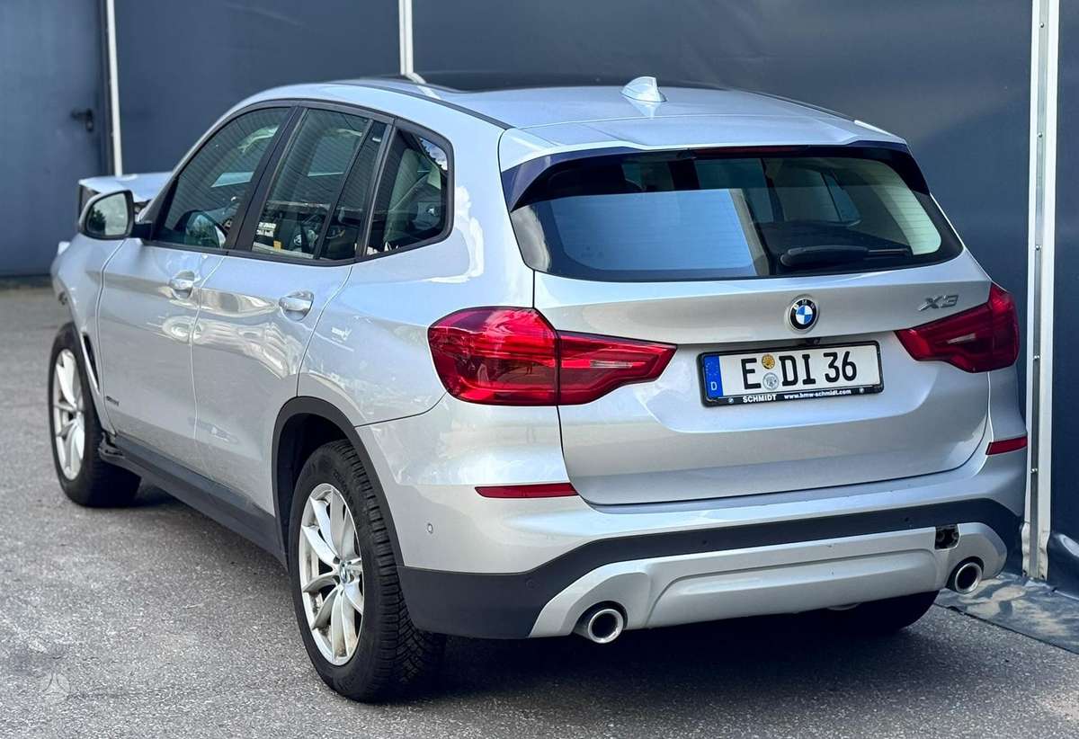 BMW X3, 2.0 l., Минивэн