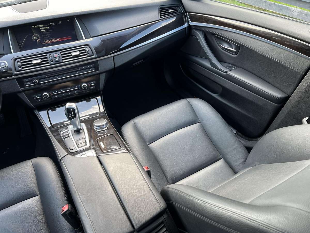 BMW 528, 2.0 l., Седан