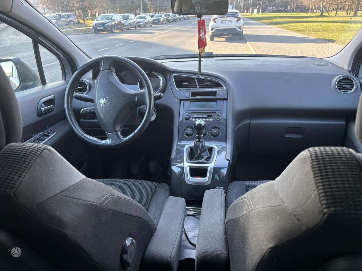Peugeot 5008 - 8