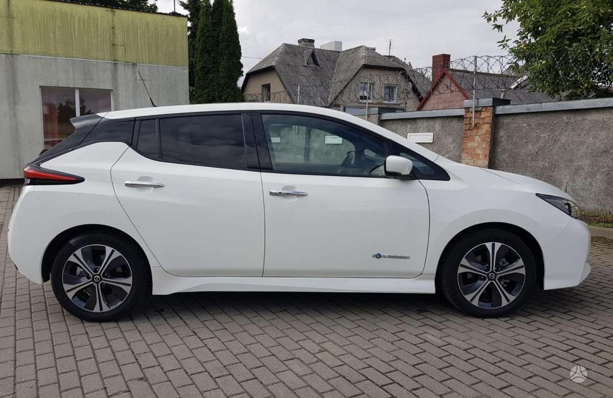 Nissan Leaf, 40 kWh, hatchback