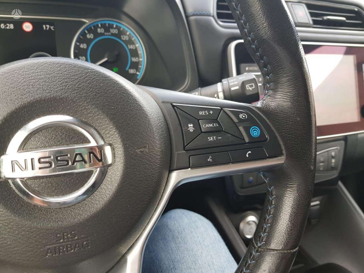 Nissan Leaf, 40 kWh, hatchback