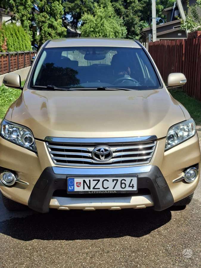 Toyota RAV4 - 1