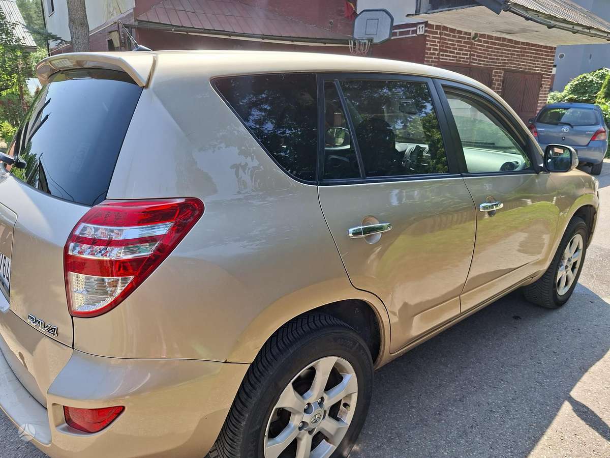 Toyota RAV4 - 2
