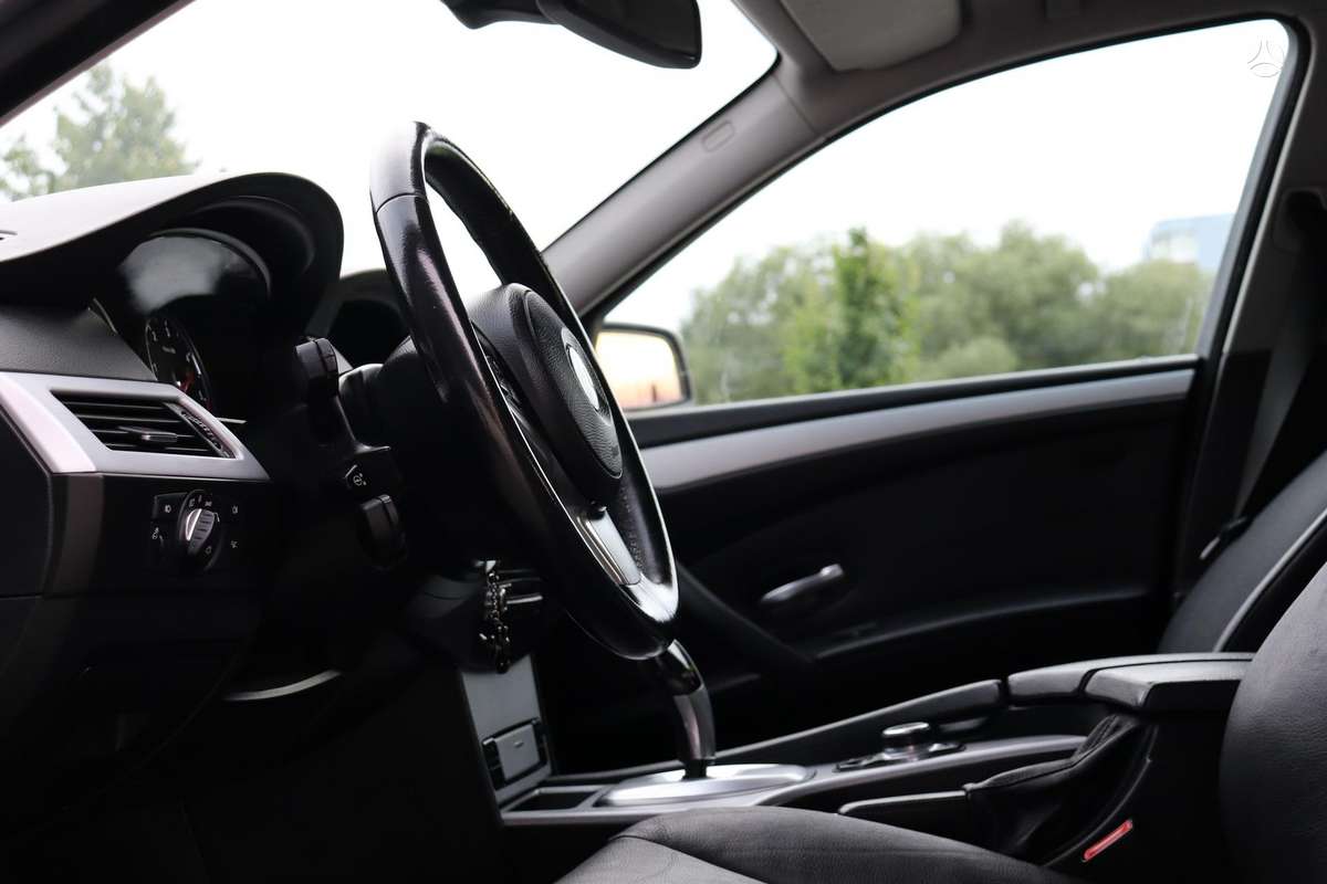 BMW 520, 2.0 l., Седан