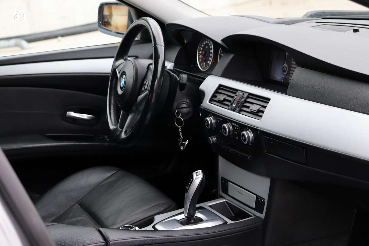 BMW 520, 2.0 l., Седан