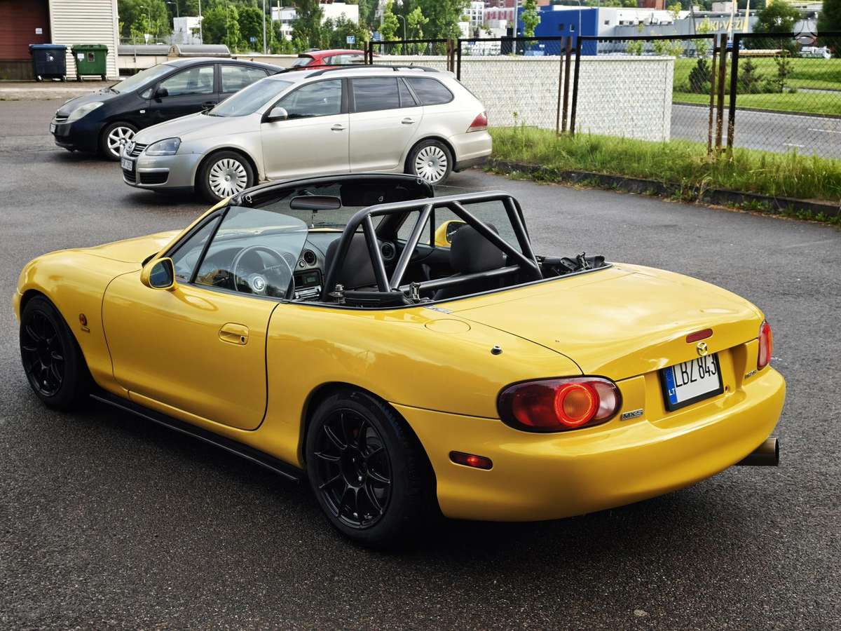 Mazda MX-5, 1.6 l., convertible
