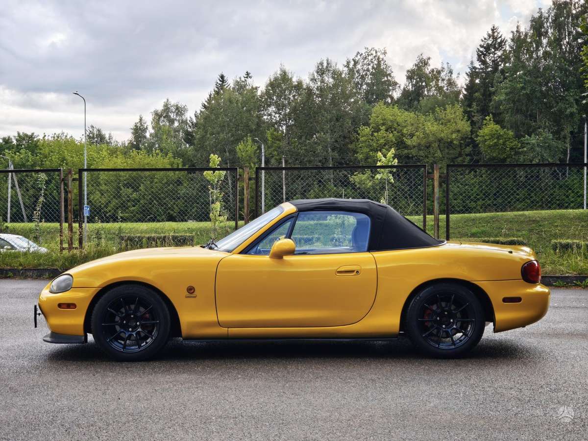 Mazda MX-5, 1.6 l., convertible
