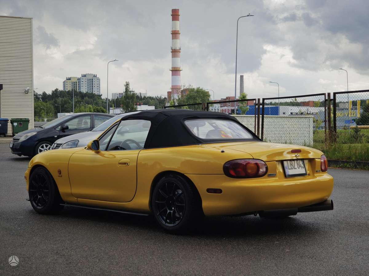 Mazda MX-5, 1.6 l., convertible