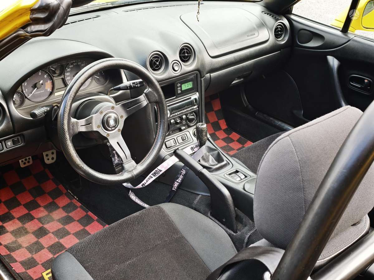 Mazda MX-5, 1.6 l., convertible