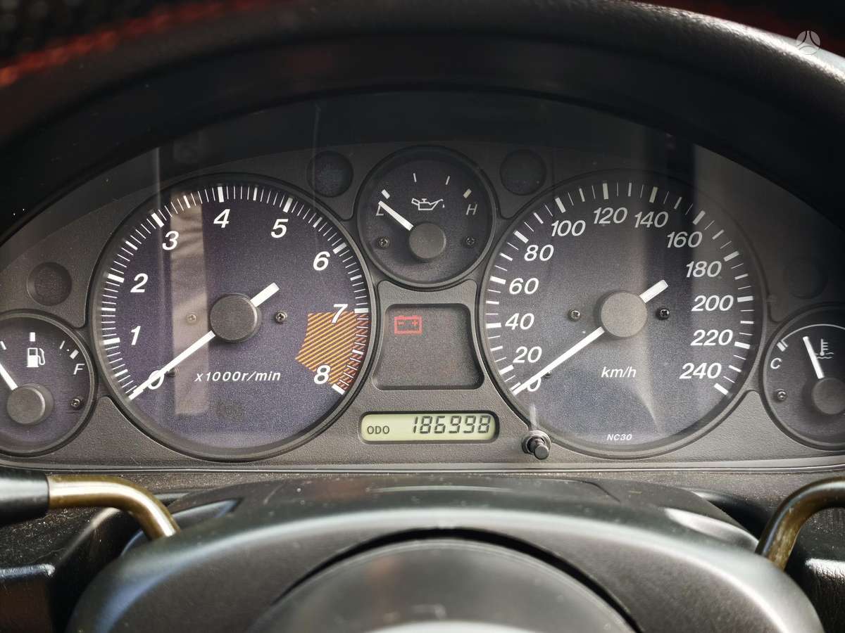 Mazda MX-5, 1.6 l., convertible