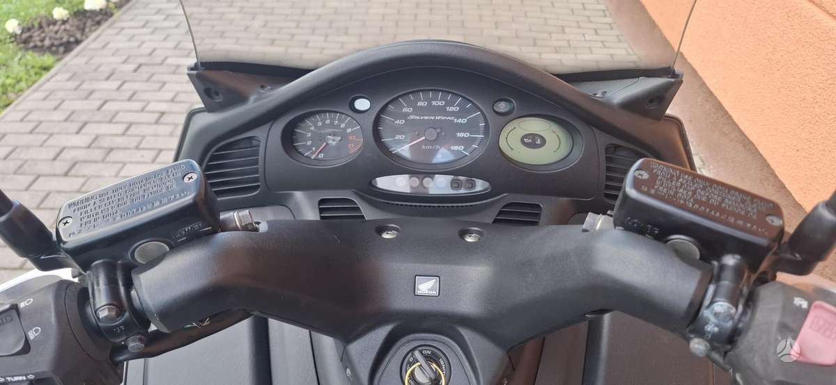 Honda Silverwing 400cc, мотороллеры / мопеды