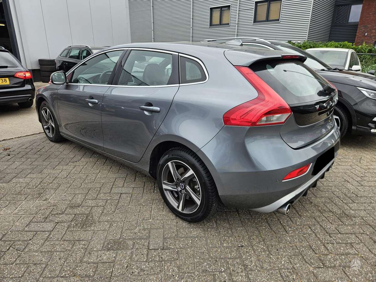 Volvo V40, 2.0 l., hatchback