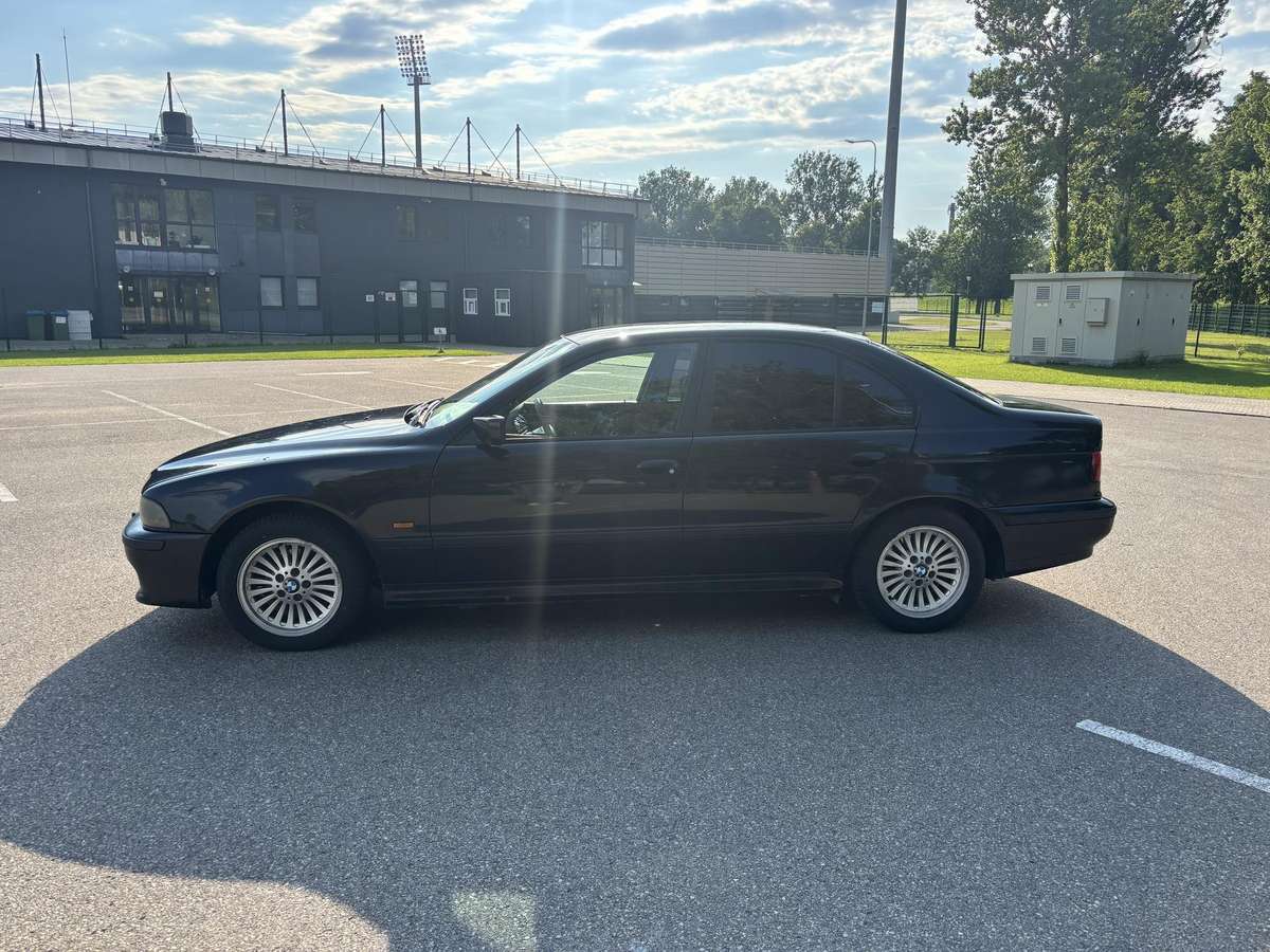 BMW 520, 2.0 l., Седан