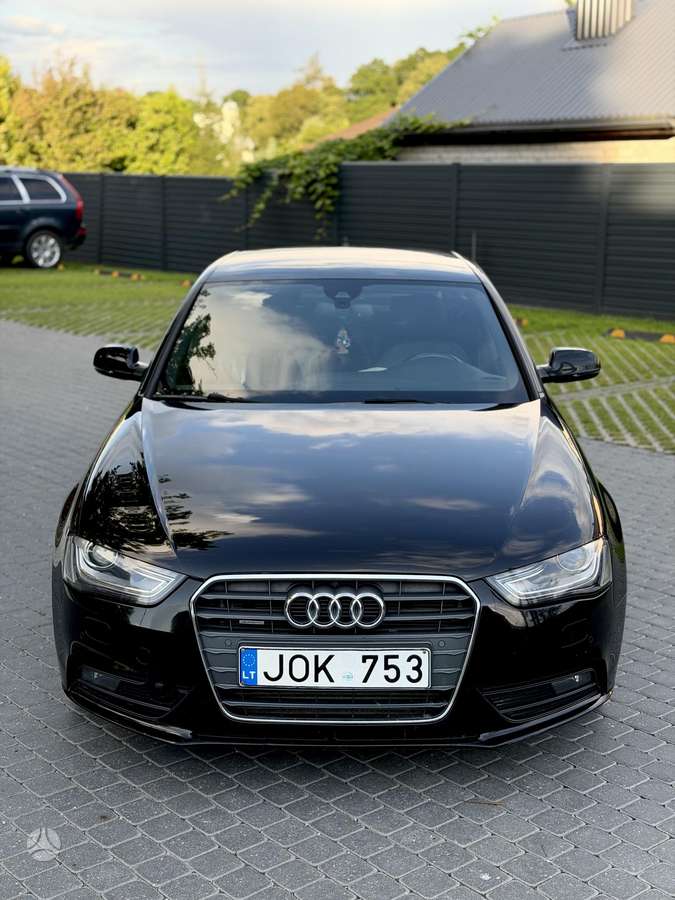 Audi A4, 2.0 l., Седан