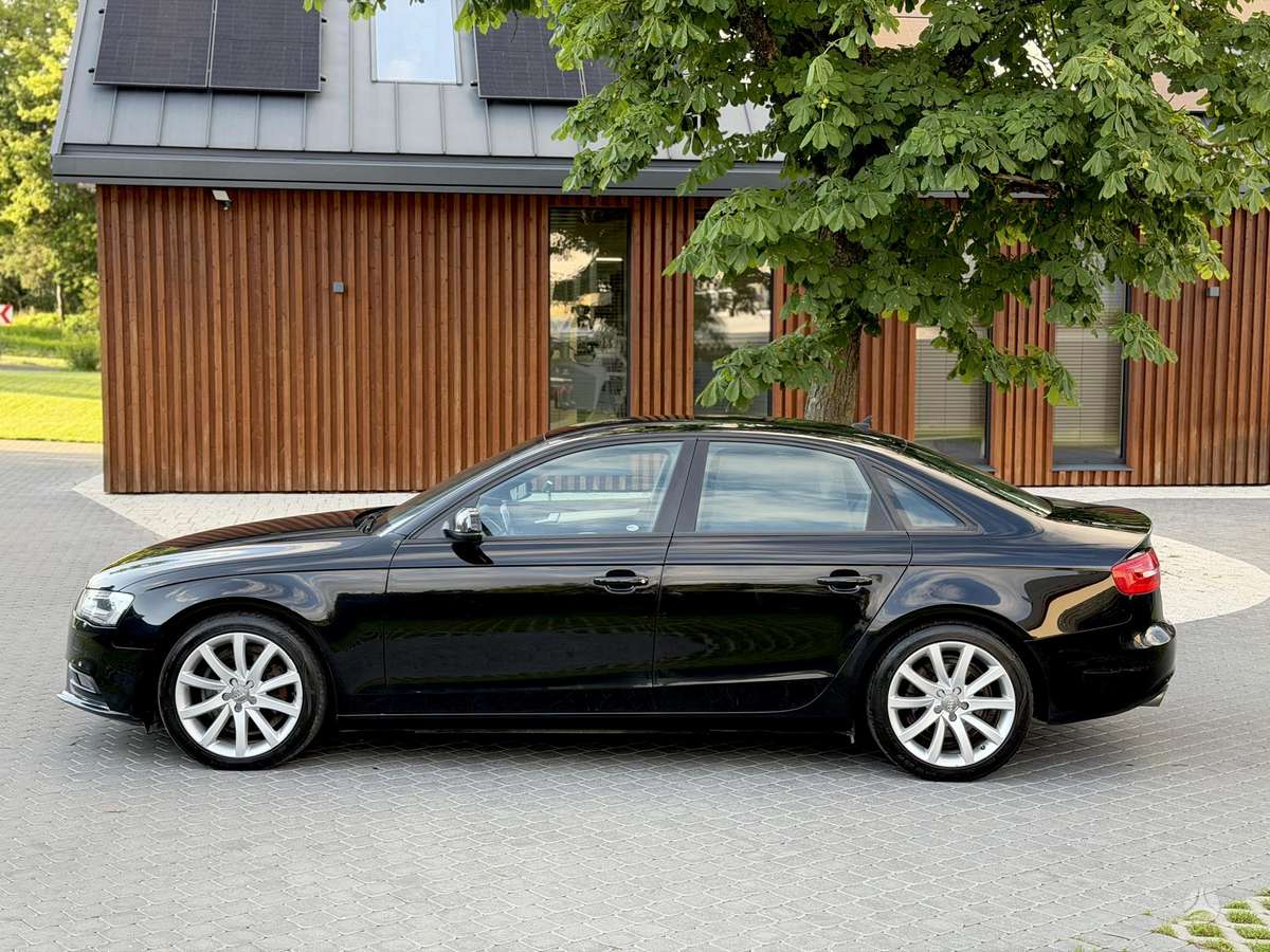 Audi A4, 2.0 l., Седан