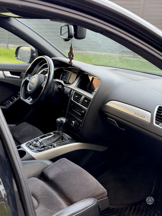 Audi A4, 2.0 l., Седан