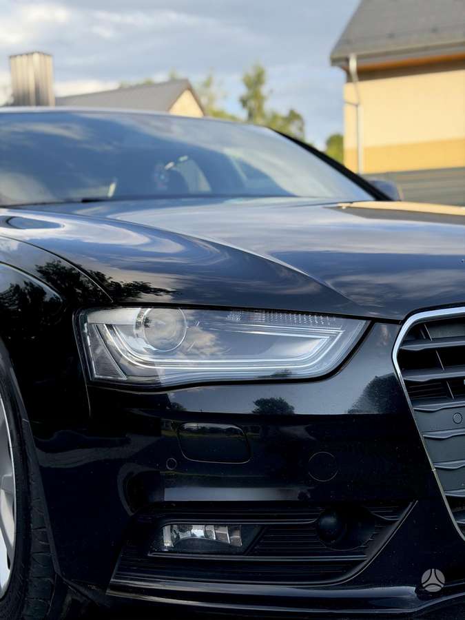 Audi A4, 2.0 l., Седан