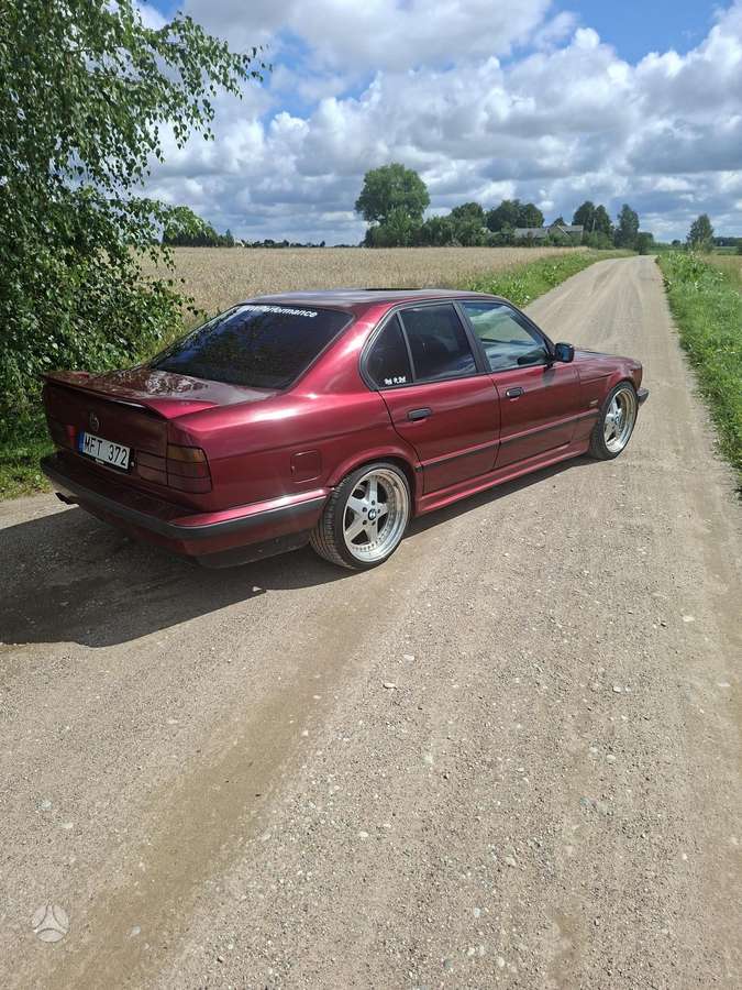 BMW 520, 2.0 l., Седан