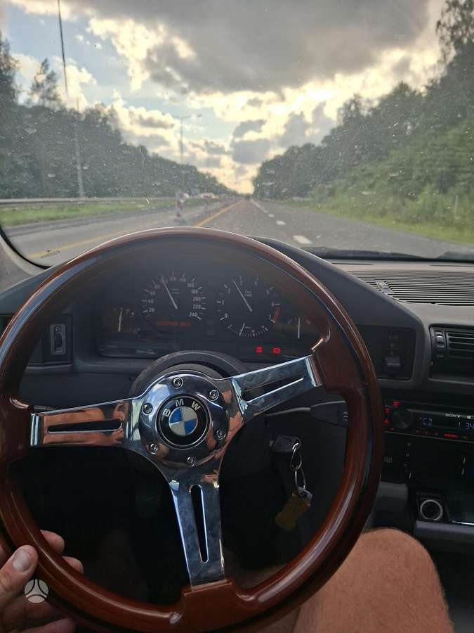 BMW 520, 2.0 l., Седан