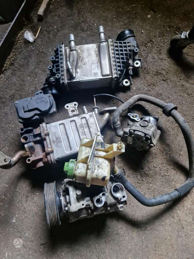 Volkswagen Transporter variklio detalės