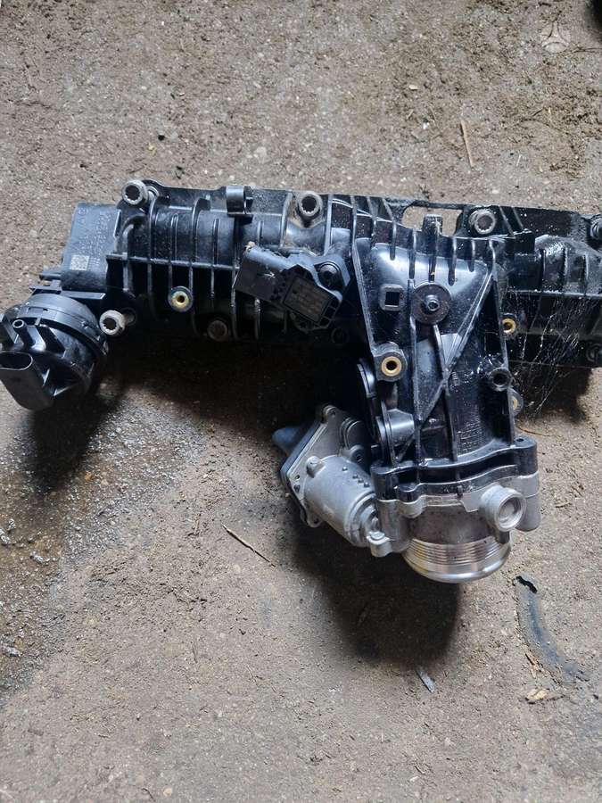 Volkswagen Transporter variklio detalės