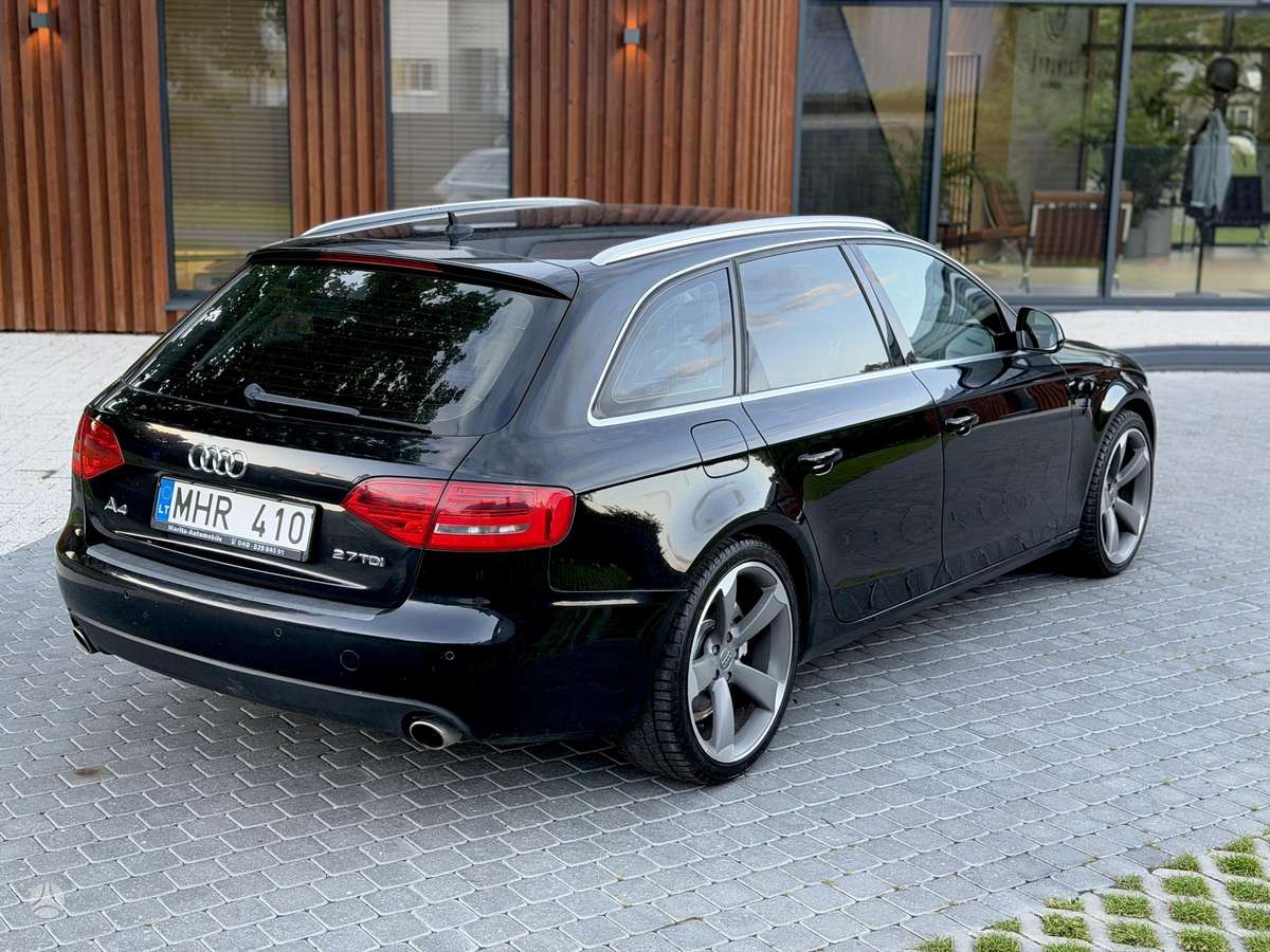 Audi A4, universalas