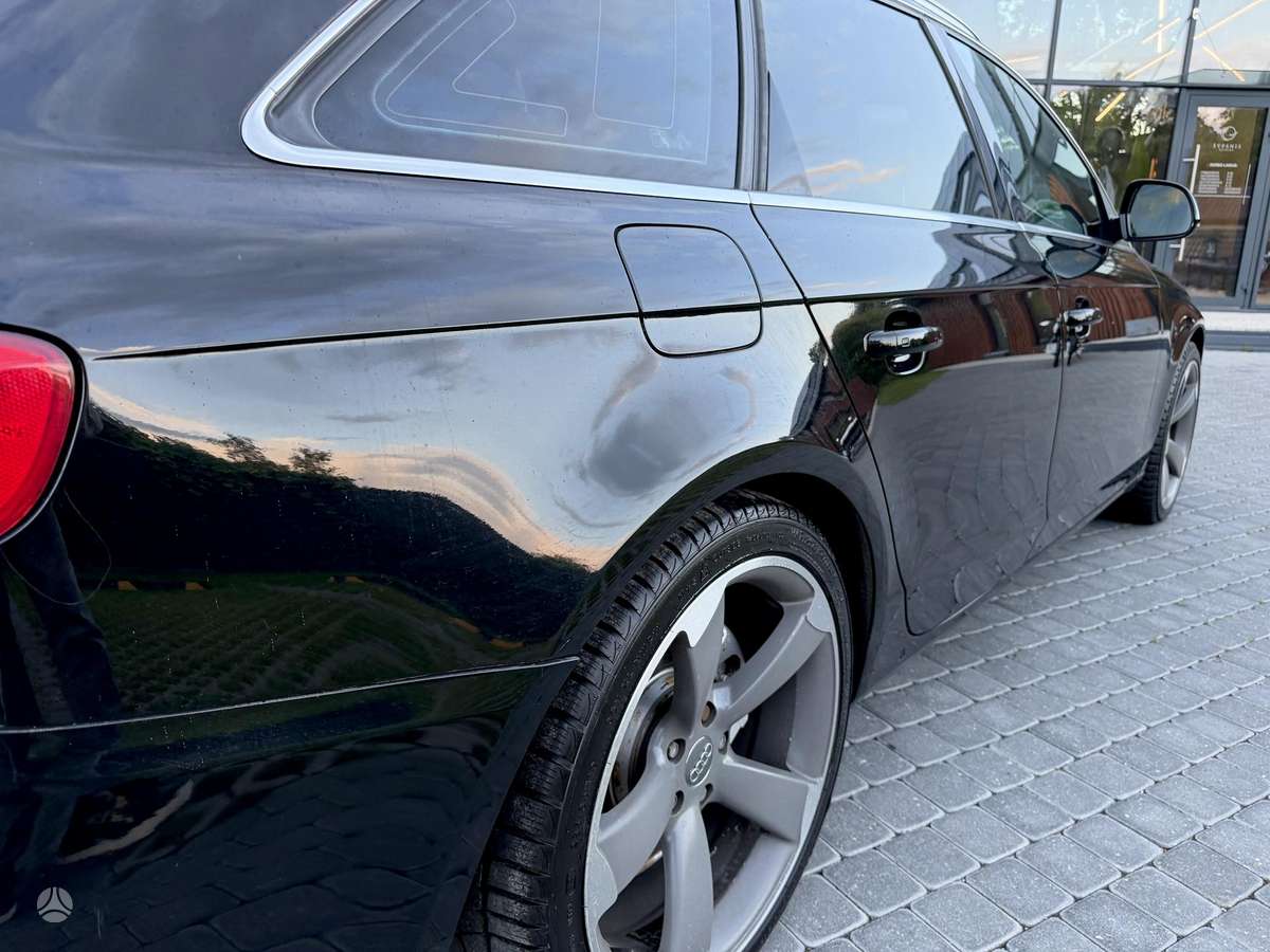 Audi A4, universalas
