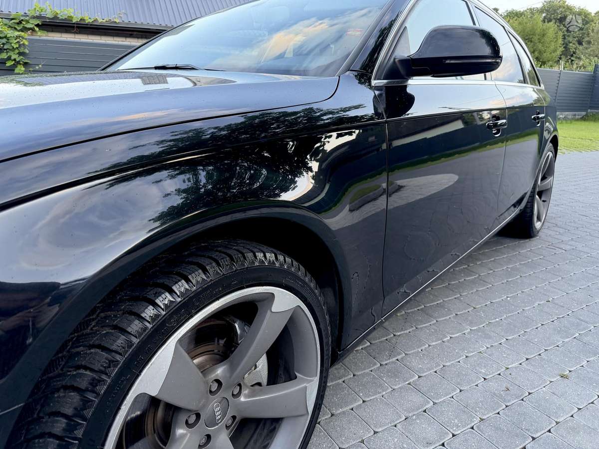 Audi A4, universalas