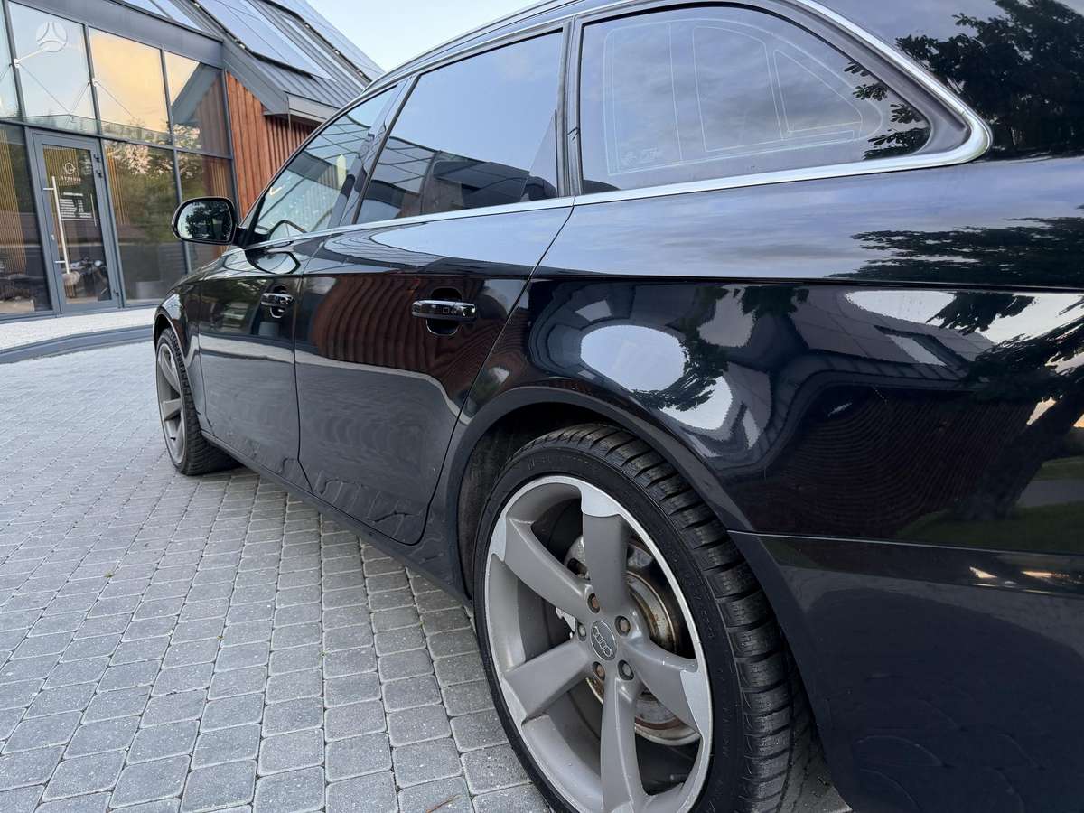 Audi A4, universalas
