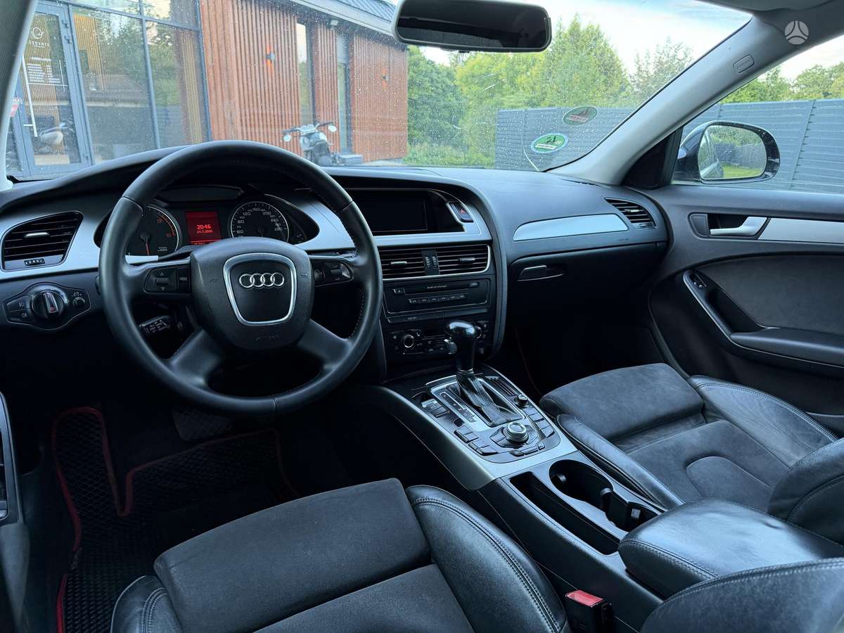 Audi A4, universalas