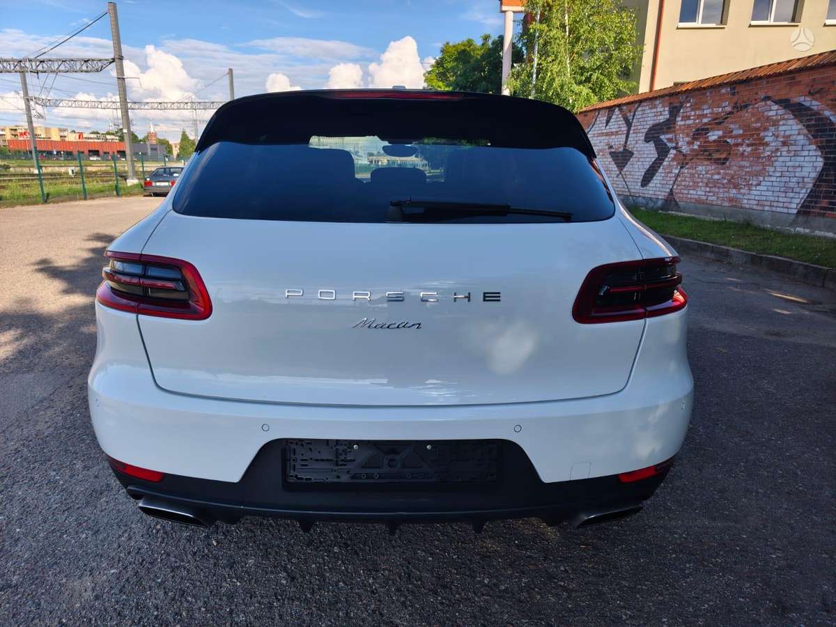 Porsche Macan, 2.0 l., off-road / crossover