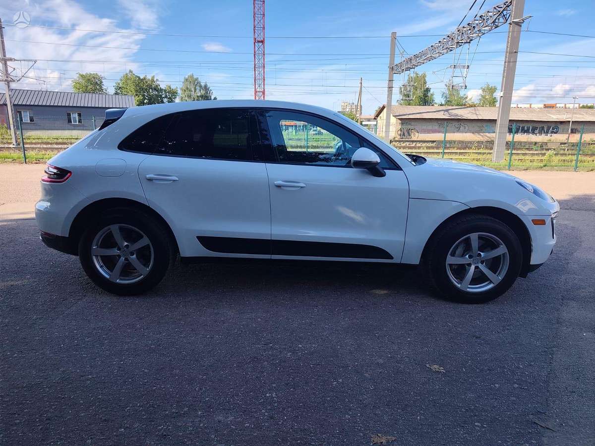 Porsche Macan, 2.0 l., off-road / crossover