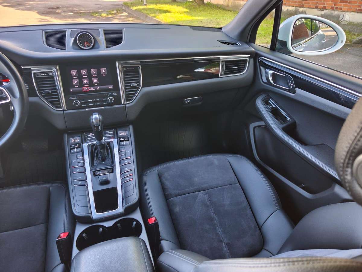 Porsche Macan, 2.0 l., off-road / crossover