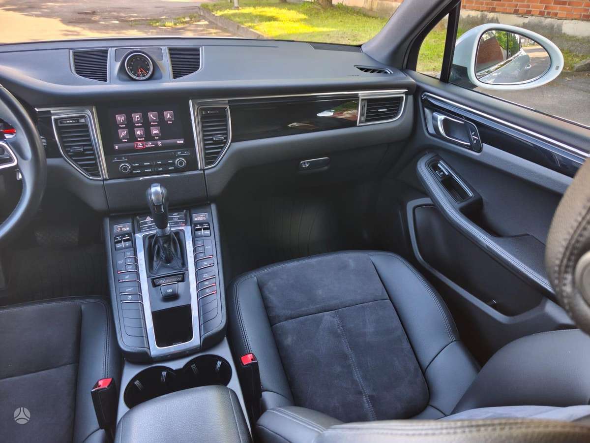 Porsche Macan - 11