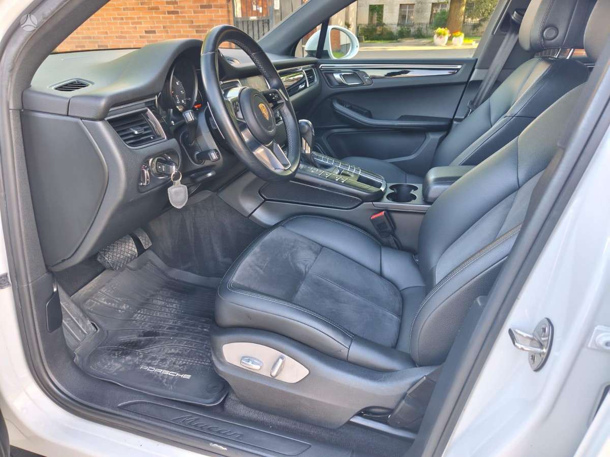 Porsche Macan, 2.0 l., off-road / crossover