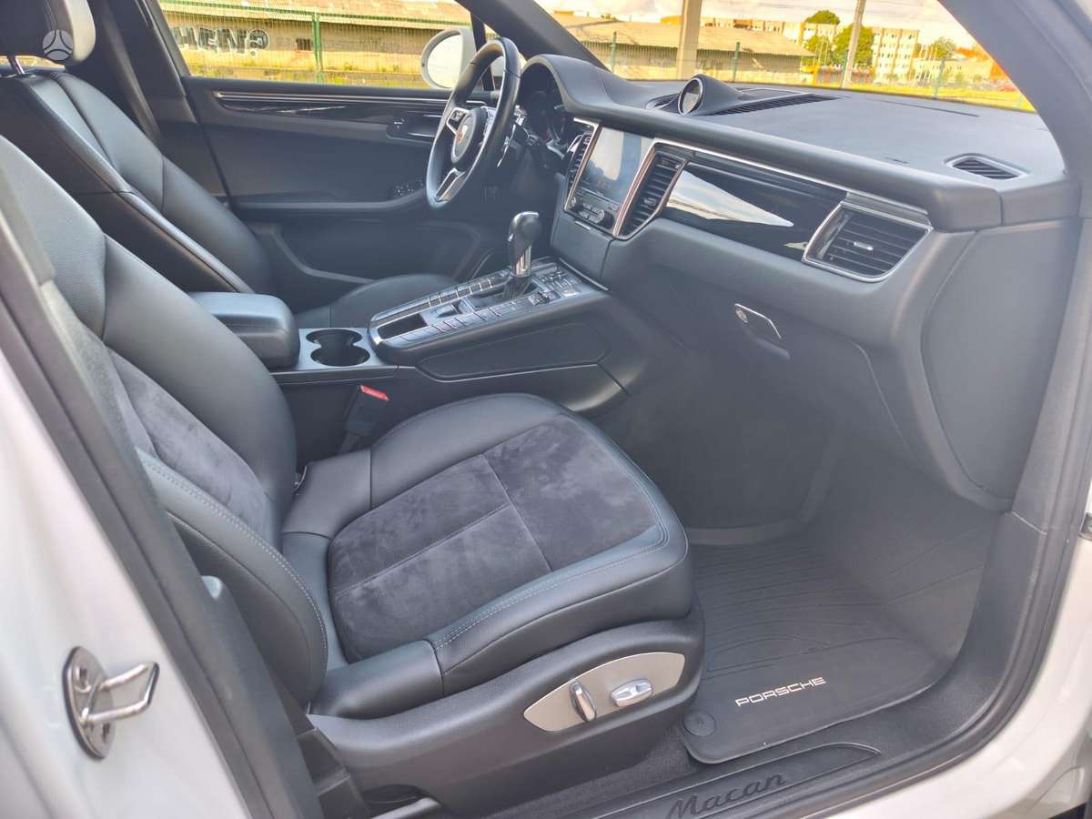 Porsche Macan, 2.0 l., off-road / crossover