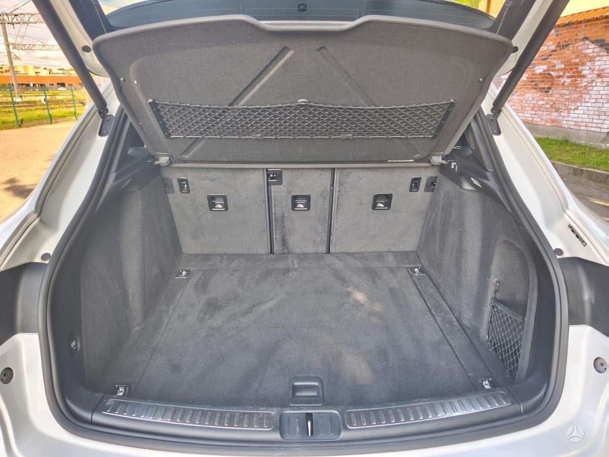 Porsche Macan, 2.0 l., off-road / crossover