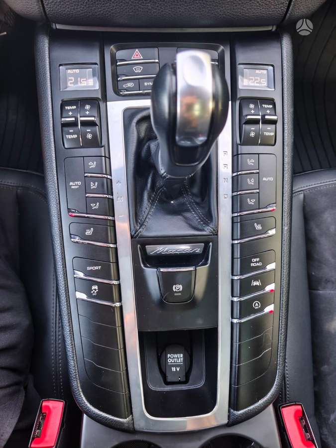 Porsche Macan, 2.0 l., off-road / crossover