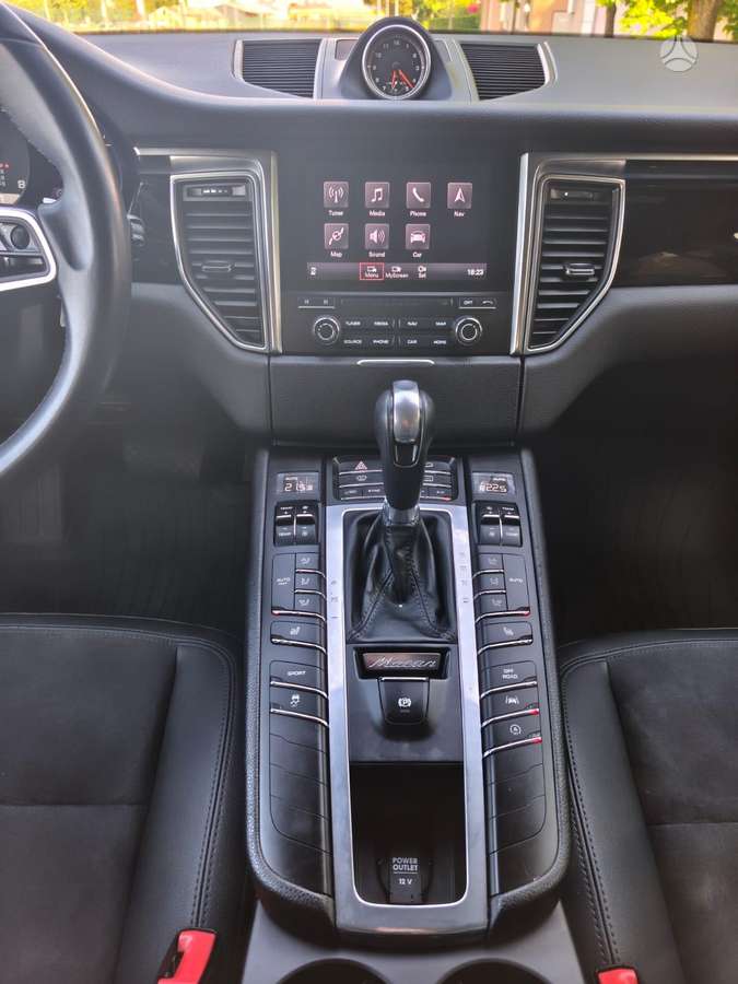 Porsche Macan, 2.0 l., off-road / crossover