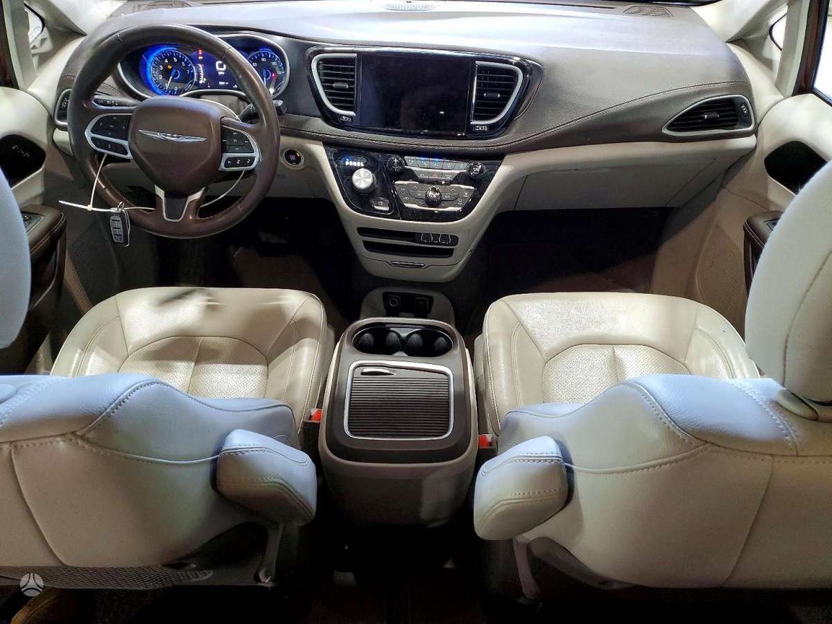 Chrysler Pacifica, 3.6 l., off-road / crossover