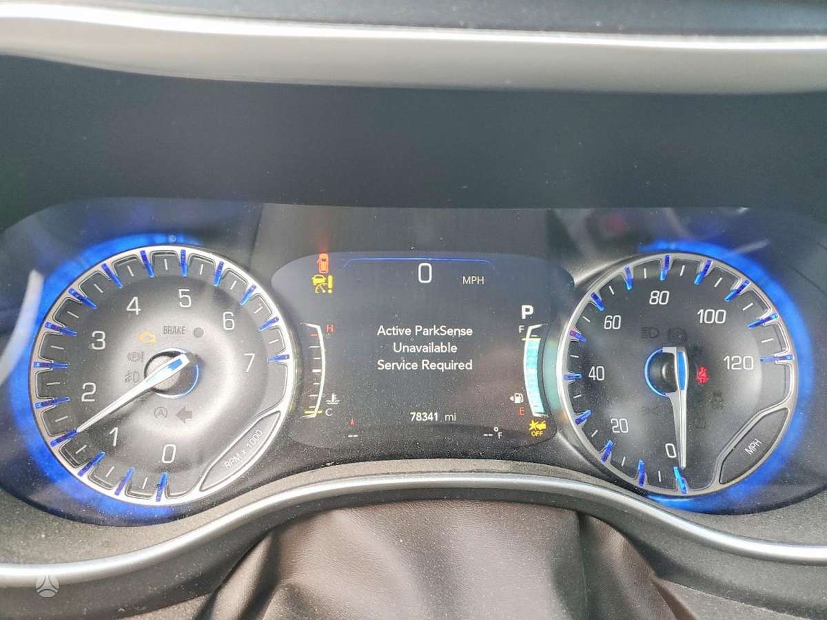 Chrysler Pacifica, 3.6 l., off-road / crossover