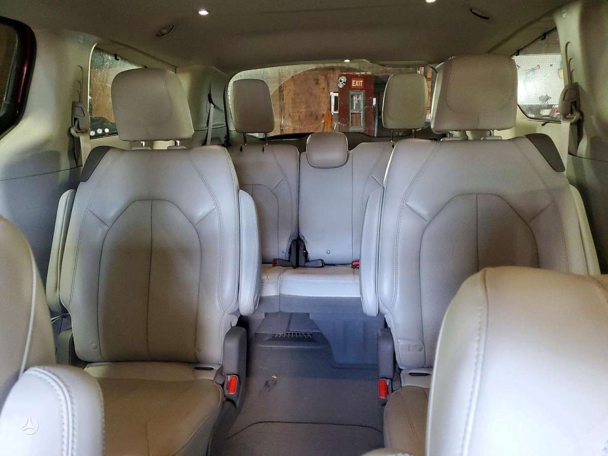 Chrysler Pacifica, 3.6 l., off-road / crossover