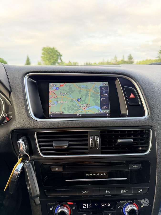 Audi Q5, 3.0 l., off-road / crossover