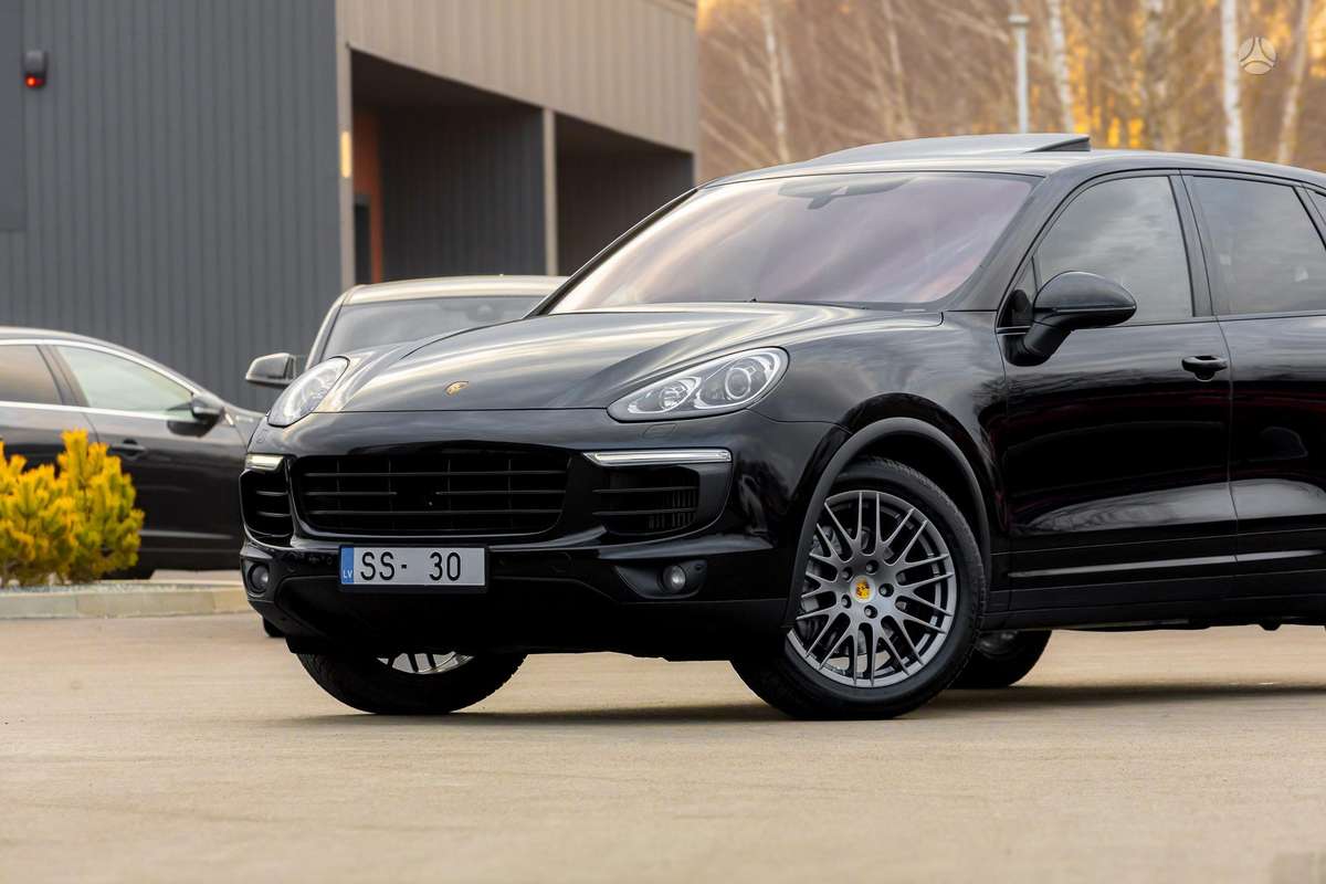 Porsche Cayenne - 4
