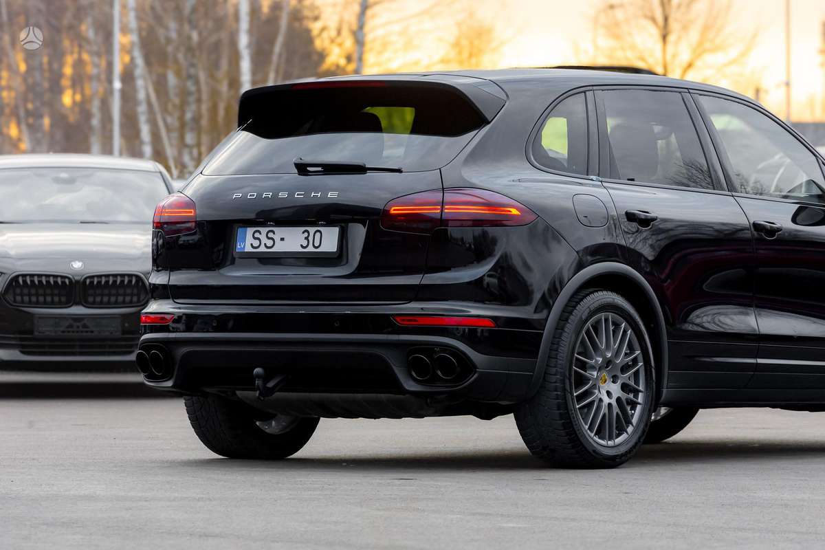 Porsche Cayenne - 8