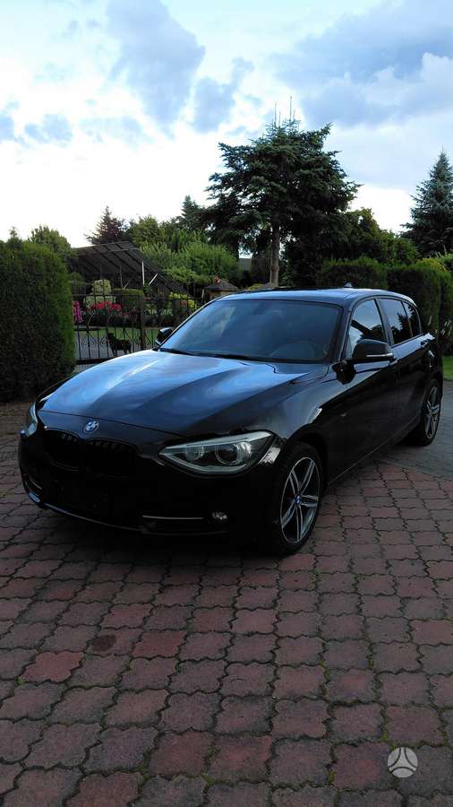 BMW 120, hatchback