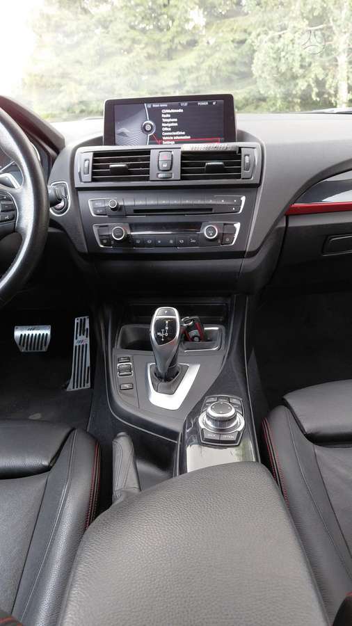 BMW 120, hatchback