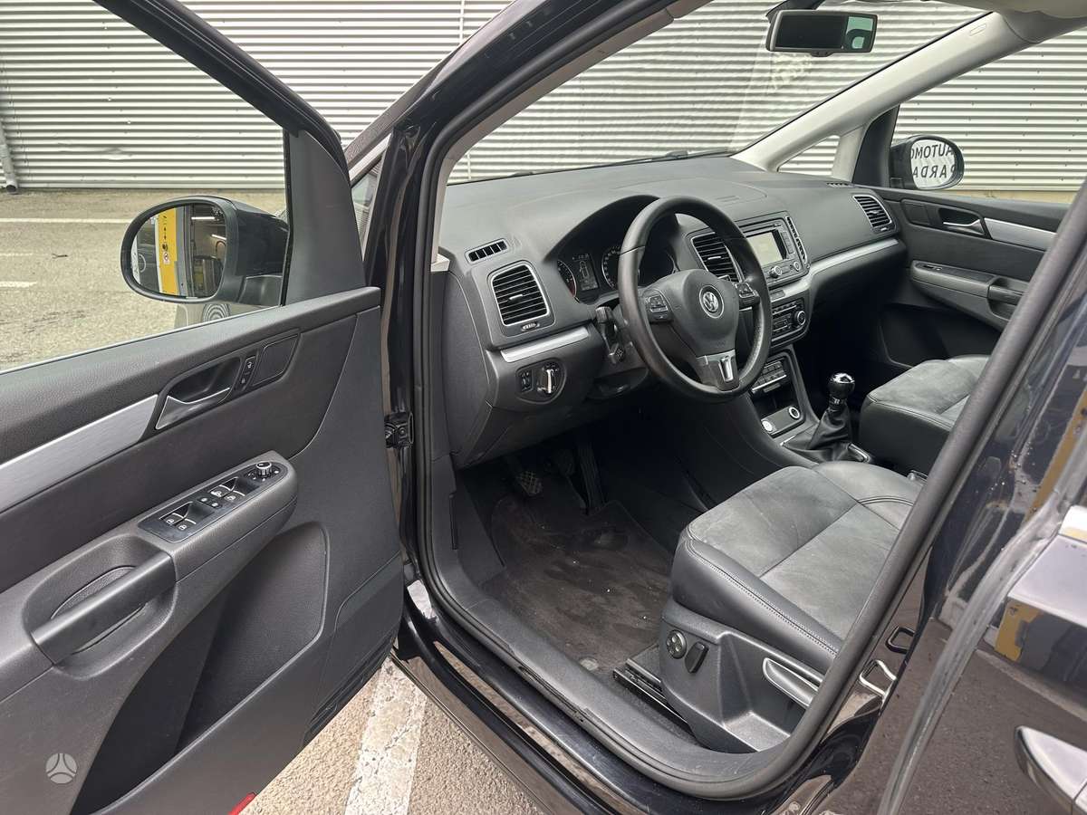 Volkswagen Sharan, 2.0 l., Минивэн
