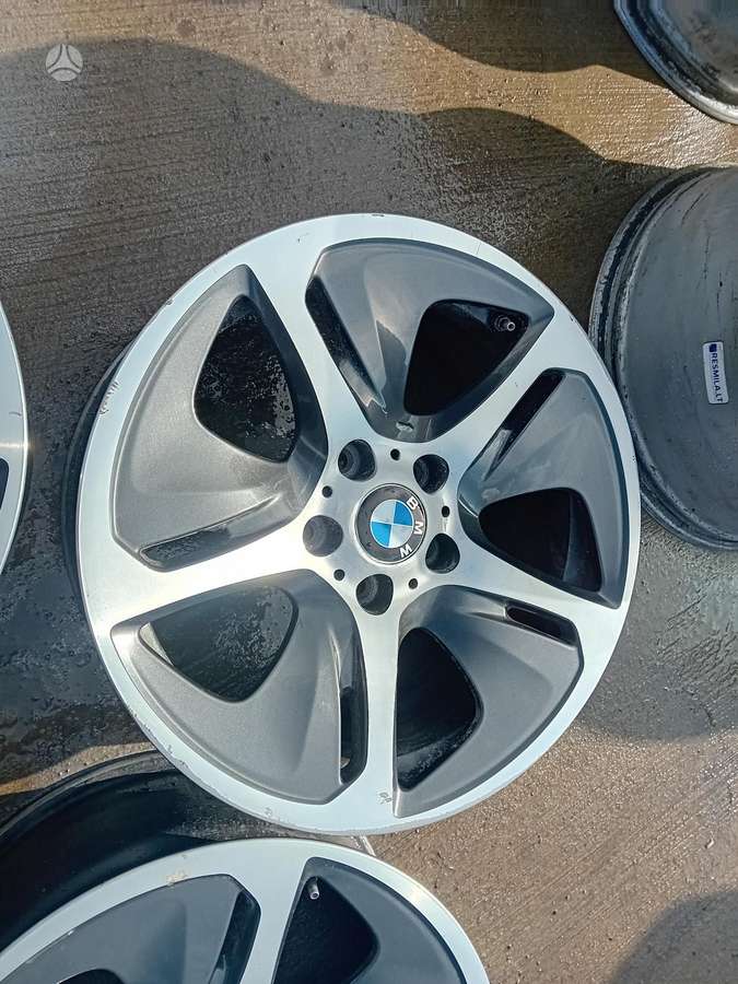 BMW, lengvojo lydinio, R18