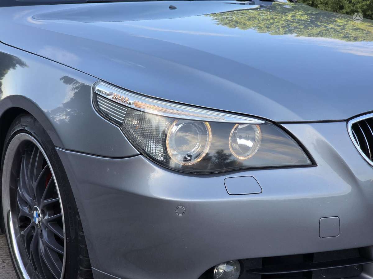BMW 545, Седан